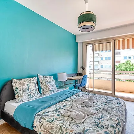 Le 8eme Art - 4 Chambres, Grand Espace, Balcon & Parking Gratuit Inclus Apartment