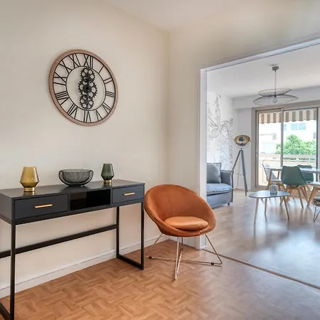 Le 8eme Art - 4 Chambres, Grand Espace, Balcon & Parking Gratuit Inclus Angers